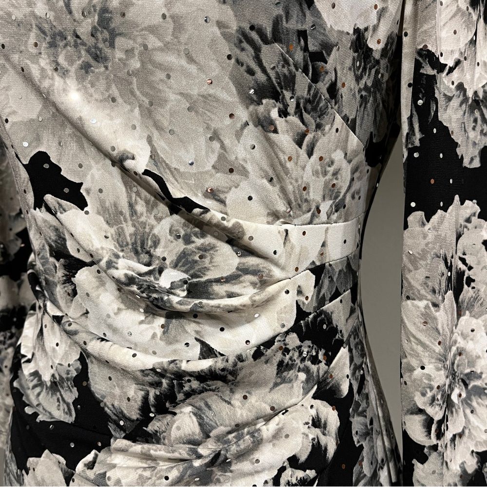 Long sleeve floral fitted knee length dress - Picture 4 of 14